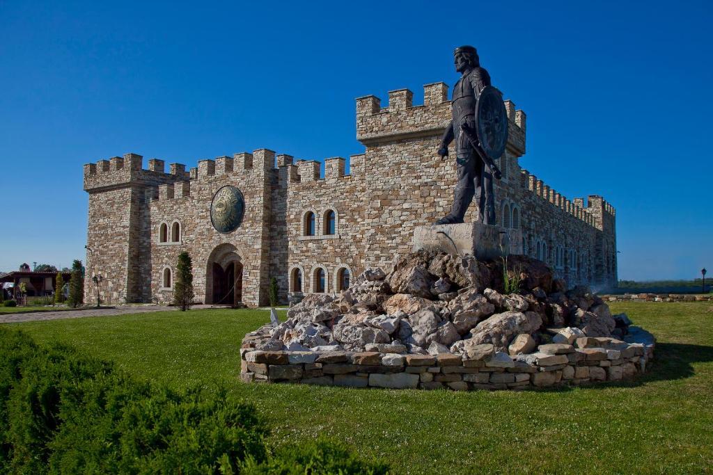 Kaloyanova Fortress Hotel อาร์บานาซิ ภายนอก รูปภาพ